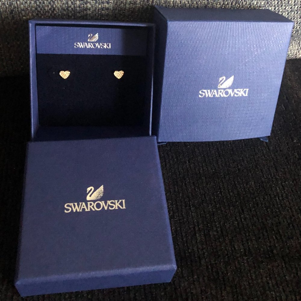 100% SWAROVSKI GIRLS STUD HEART EARRINGS